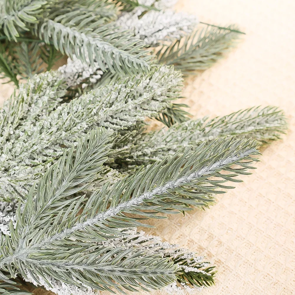 Branches de pin artificielles en gros, vertes et givrées, pour décorations de Noël (couronne, guirlande, etc.)._voghion.com