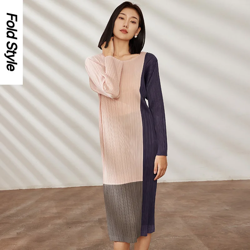 

2024 Spring and Autumn New Fashionable Color Matching Slim Mid Length Three House Pleated Loose Fitting Dress for Women