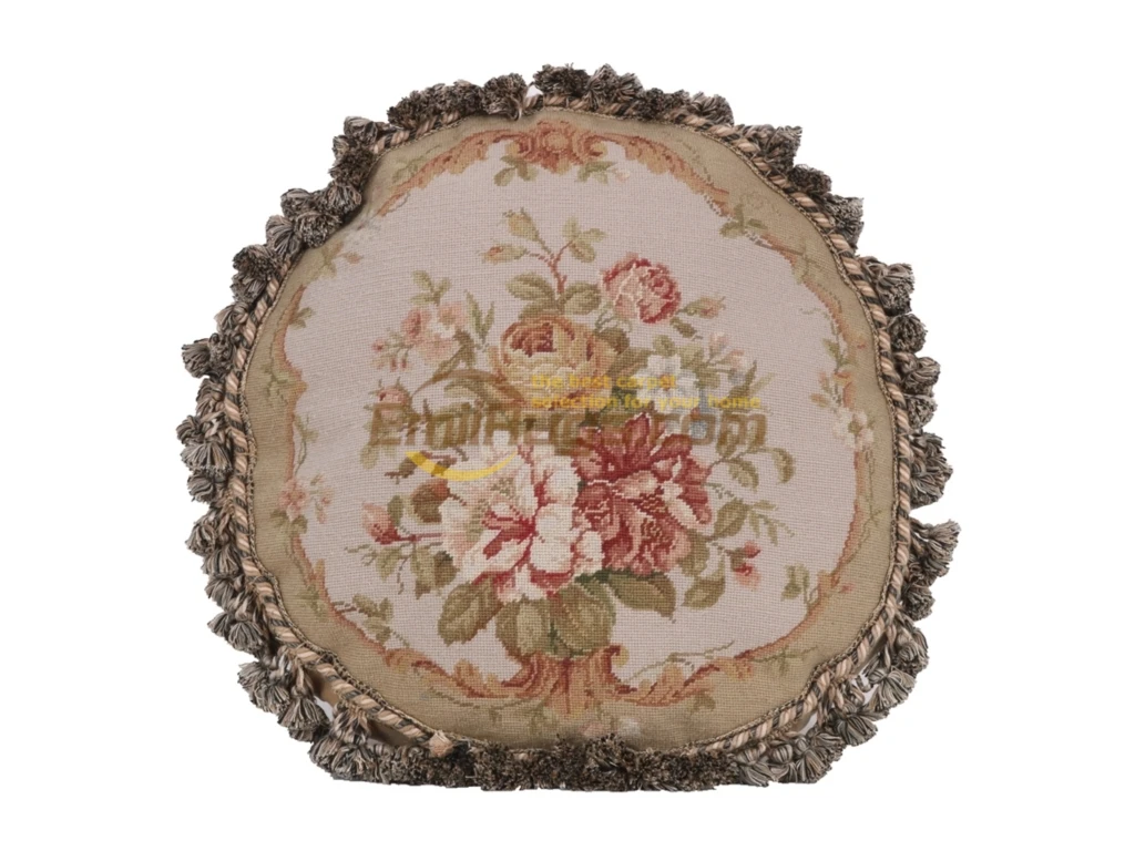 

Декоративная подушка в этническом стиле с вышивкой