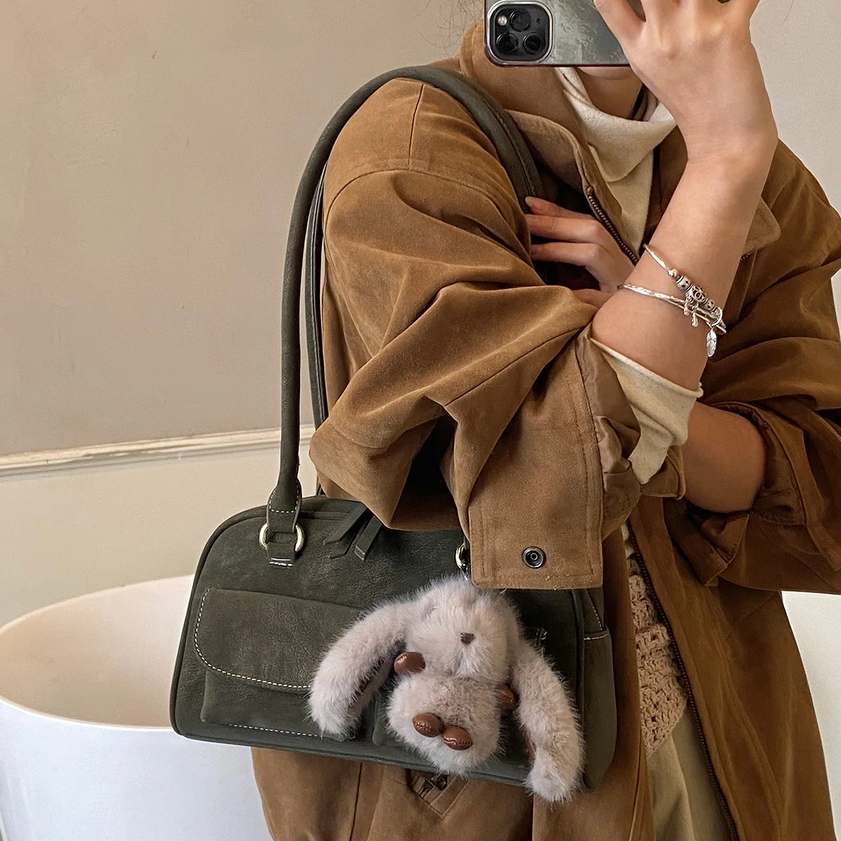 Korean Niche Handbag Pillow Bag for Women 2025, Very Stylish New Model with Multiple Pockets, Commuter Shoulder Bag, Underarm Boston Bag for Shopping and Park Visits