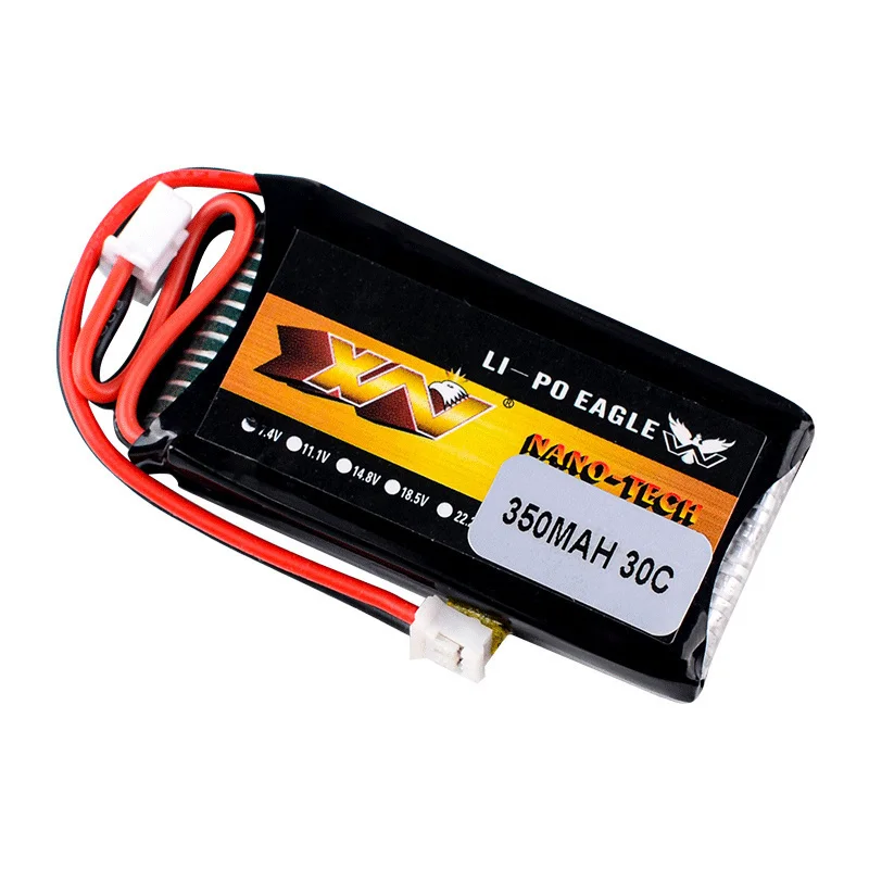 Deux batteries LiPo 7.4V 5200mAh 2S connectées à un chargeur, accessoires RC