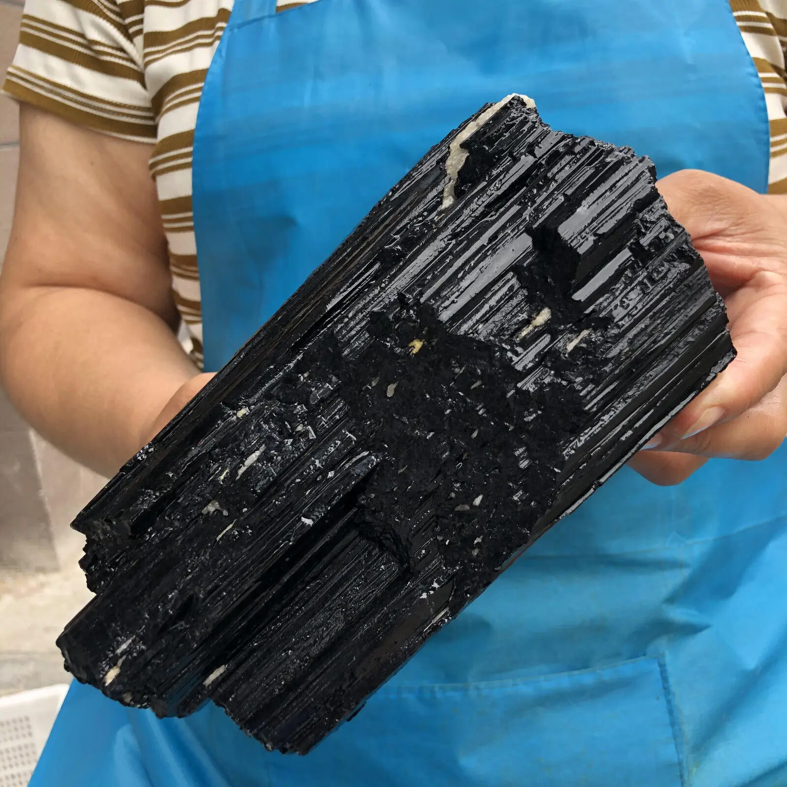 Natural Beautiful Black Tourmaline Quartz Specimen Crystal  Home Demagnetization Decoration Energy  Gem 3