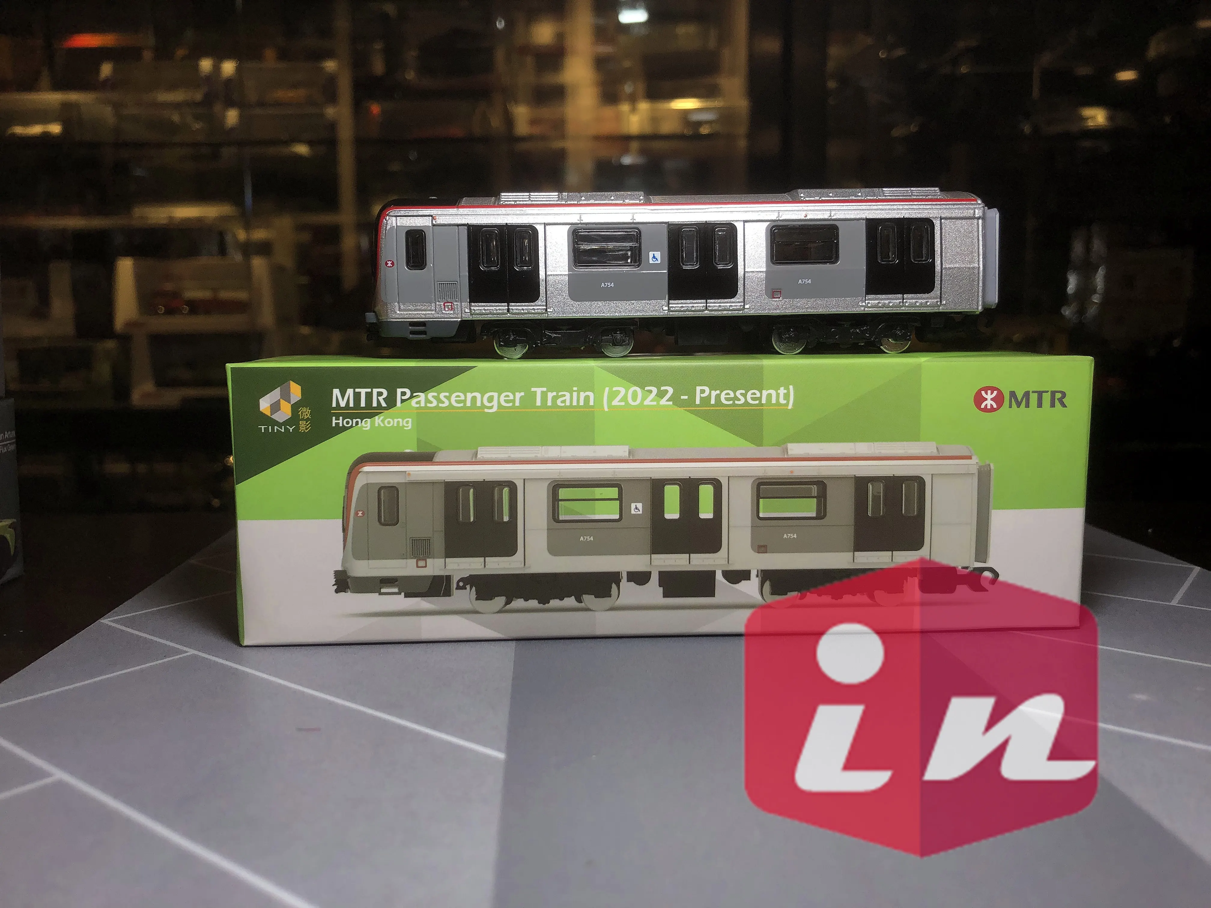 

Tiny City MTR11 MTR Passenger Train Hong Kong DieCast Model Car Collection Limited Edition Hobby Toy Car