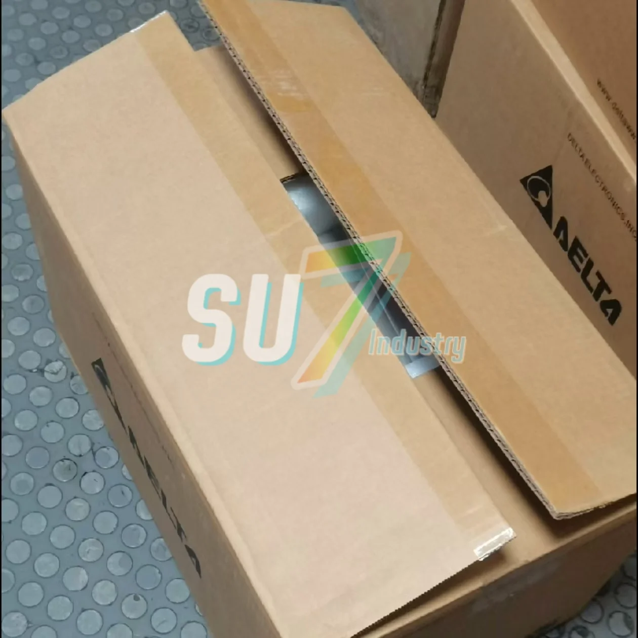 주파수 변환기 VFD040CP43A-21 VFD055B23A 새 제품 박스 있음