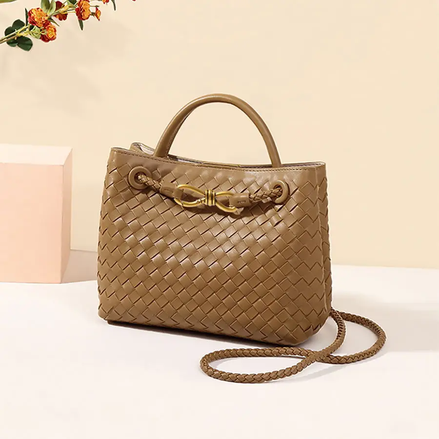 

Vintage New Handbags luxury Shoulder Bags for Women Handmade Woven Commuting Crossbody Bag Made of PU Leather Bucket Bags Ladies
