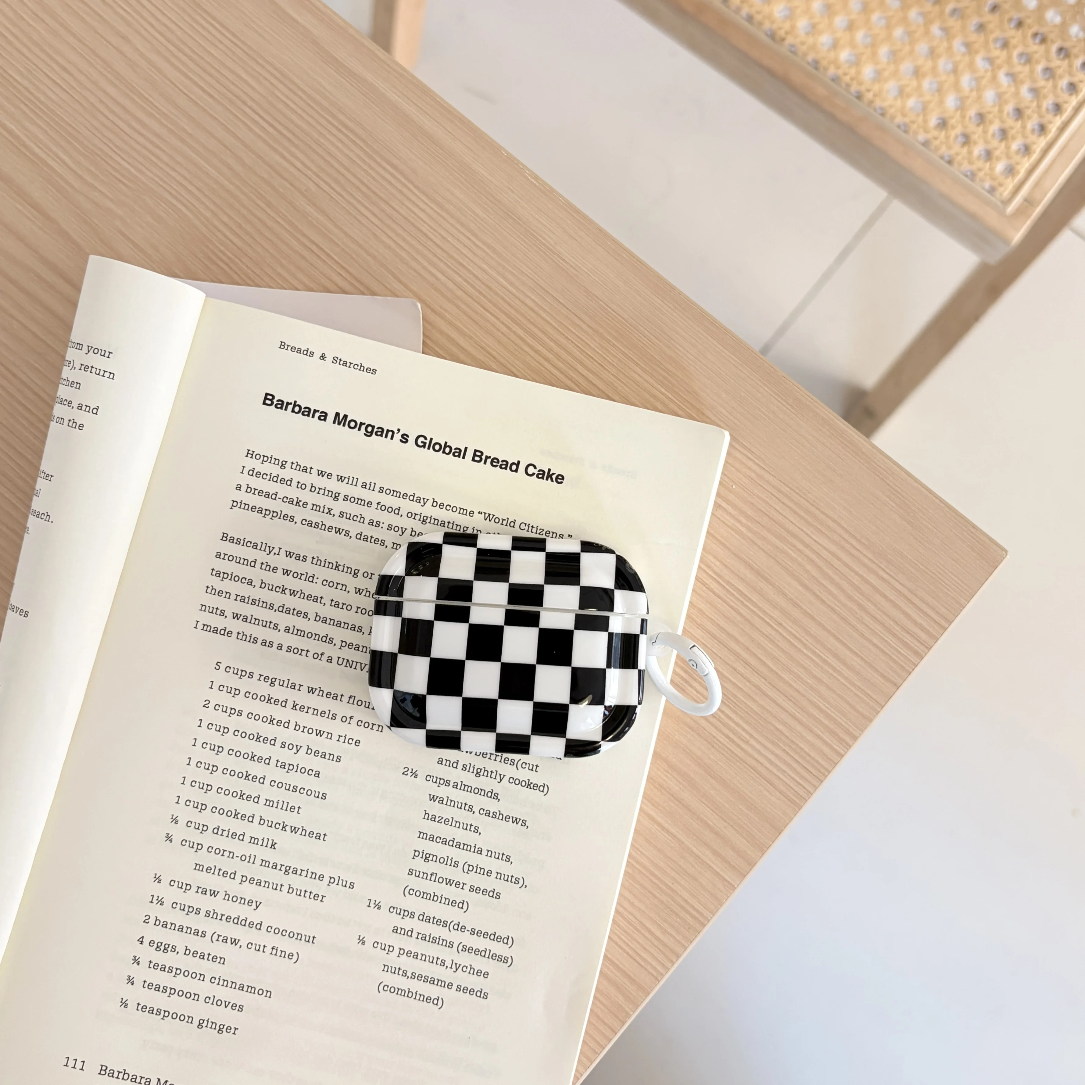 Elegant Black & White Checkerboard Plaid Protective Earphone Case