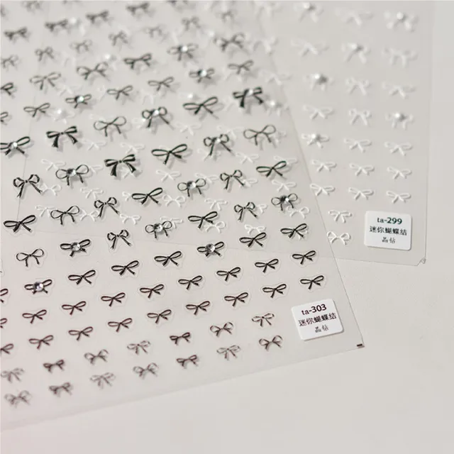 다이아몬드로 빛나는 아름다운 네일 아트