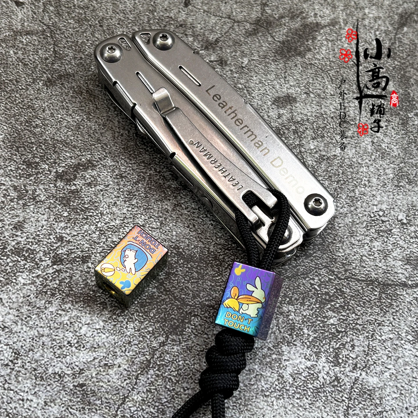 1PC EDC 포켓 도구 티타늄 합금 칼 구슬 DIY Paracord 구슬 손전등 열쇠 고리 스트레스 릴리프 푸시 카드 펜던트
