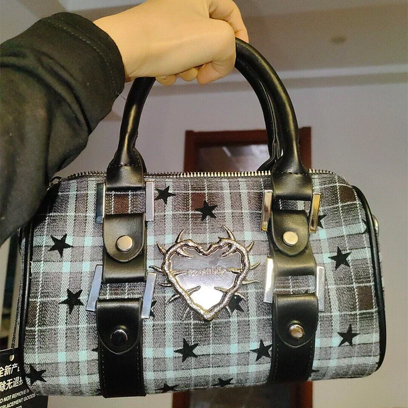 Modische Y2k-Umhängetasche, Unterarmtasche im Flap-Stil, Damenhandtasche im Preppy-Stil, kariertes Muster, Stern-Dekor, große Bowling-Tasche – Detail 17