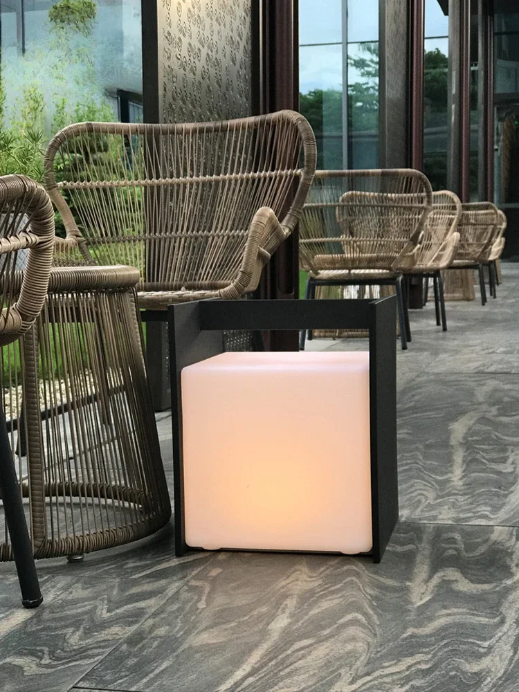 Outdoor courtyard lights, waterproof lawn lights, rechargeable portable camping villa landscape