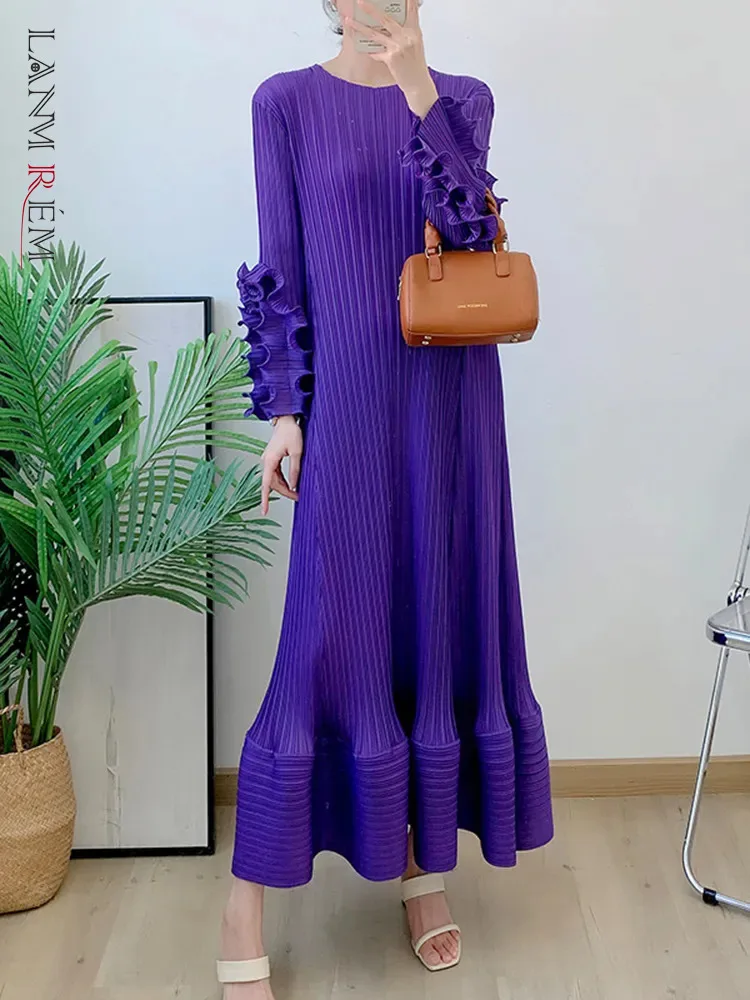 

LANMREM Pleated Design Maxi Dress 2023 Autumn New Fashion Large Round Neck Ruffles Flower Sleeves Ladies Party Clothing 2DA2063