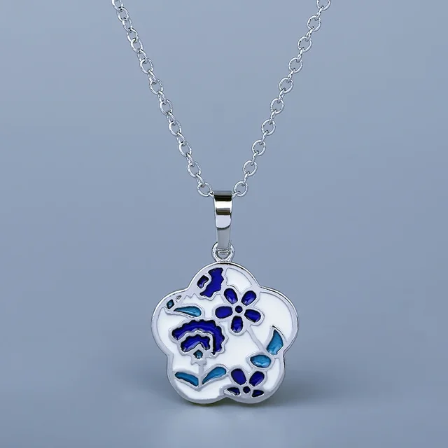 Nouveau Collier 2026 pour Femme, Pendentif Fleur Tendance, Bijou Émaillé Fait Main, Chaîne de Clavicule Mariage Mariée, Chaîne de Pull pour Femme 1
