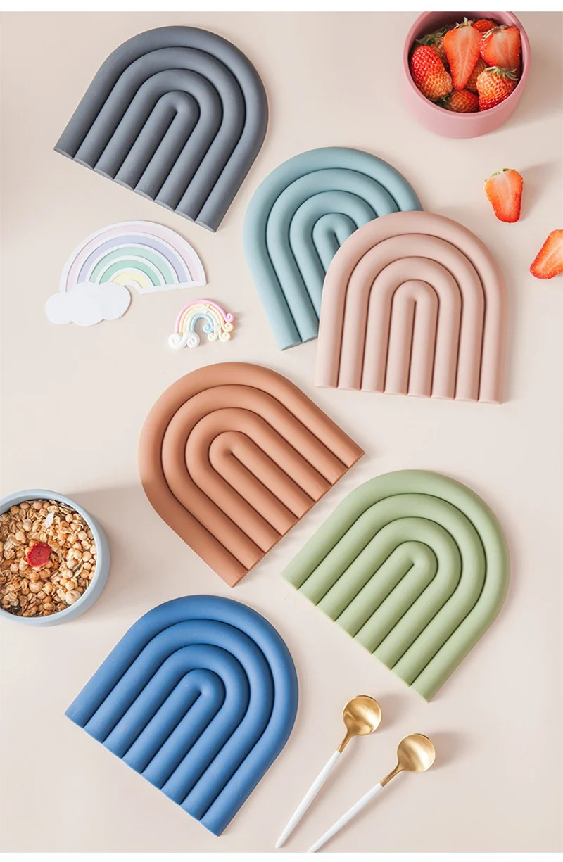 Description Picture 3 of itemThickened Rainbow Silicone Table Mat Coaster Kitchen Casserole mat Hot Dishes Potholder Placemat Heat Resistant Pan Pad Cup Mat