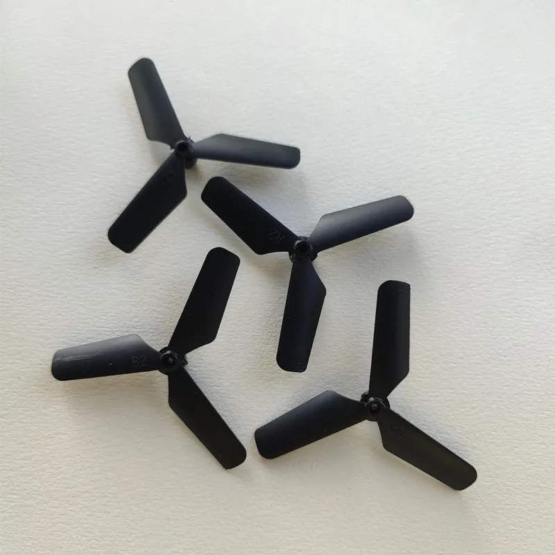 Gros plan sur des connecteurs de batterie pour drone FPV 100A, avec câbles épais et fiches robustes.