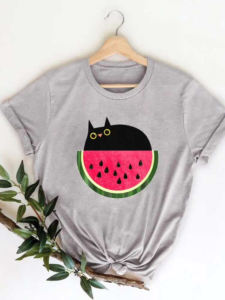 

Женская футболка с коротким рукавом и принтом в виде кошки