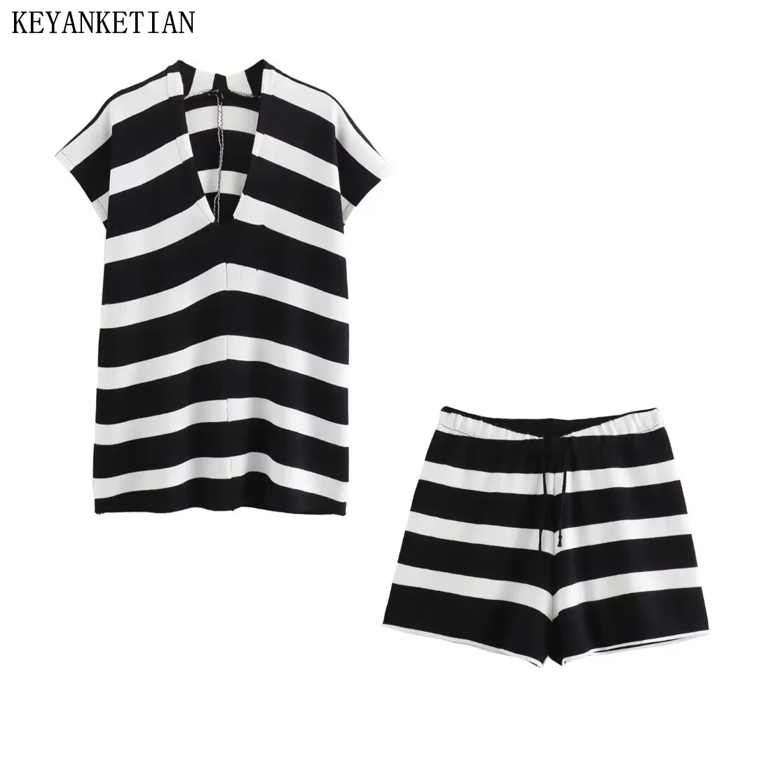

KEYANKETIAN 2024 Новый Запуск Повседневный стиль черный и белый полосатый трикотажный топ вязаные шорты с кулиской женские свободные комплекты из двух частей