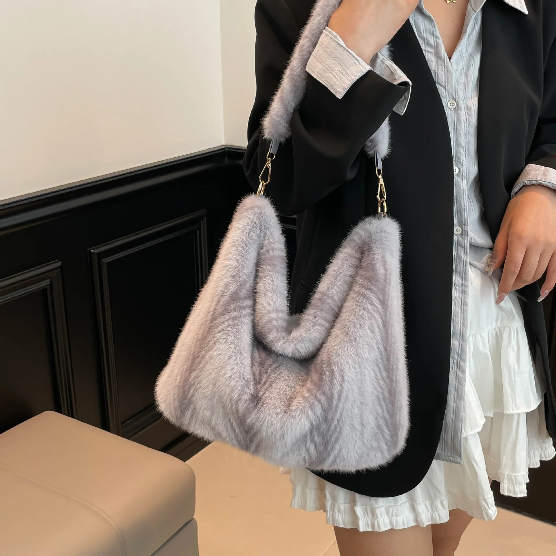 Autumn/Winter faux mink fur women's bag, commuter-friendly large-capacity tote bag, versatile handheld single-shoulder bags