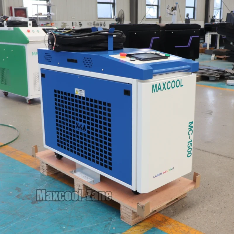 Easy Operation 2000W Handheld Laser Cleaning Machine Rust Removal For Metal Oil Paint Grease Coating Laser Cleaner 4