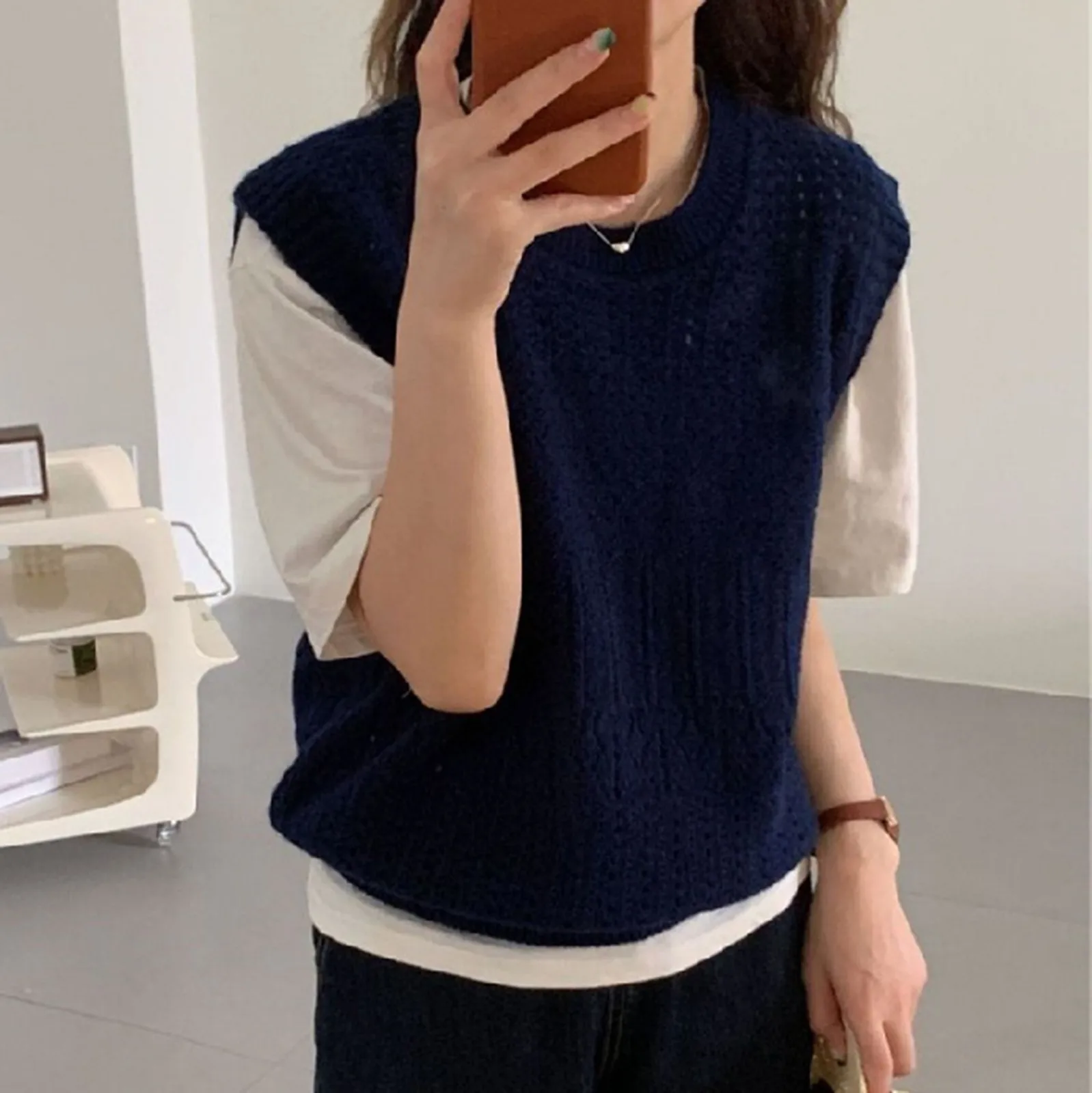 

Women's Oversized Loose Sweater Vest Round Neck Sleeveless Solid Color Ladies Cable Knit Sweaters Waistcoat