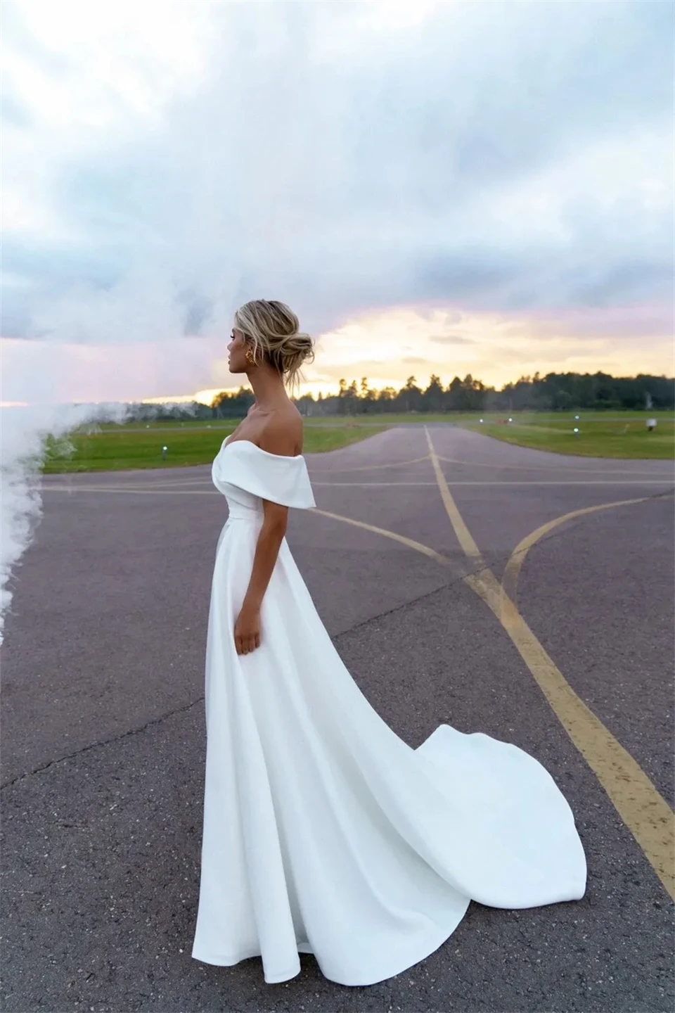 Elegant Boat Neck Off Shoulder Satin Simple Wedding Dresses 2024 Criss-Cross A-line Court Train Floor Length Bridal Gowns