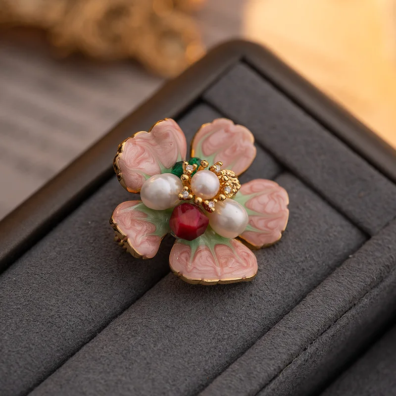Light luxury vintage flower natural pearl brooch for women
