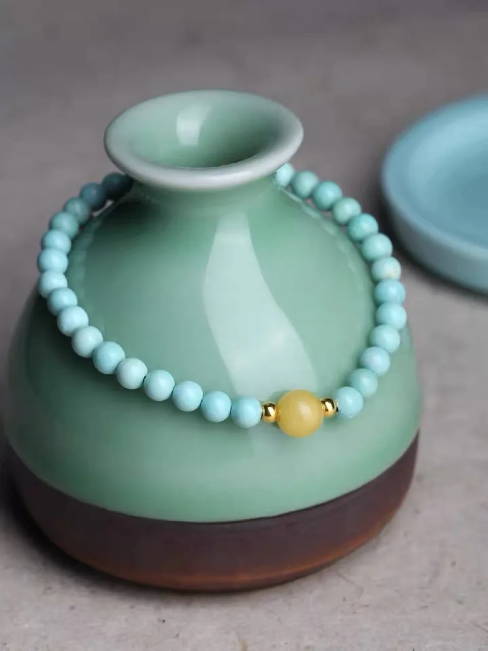 

Natural Turquoise Hand String Honey Wax Beads Fresh Temperament Elegant Bracelet Gift for Girlfriend