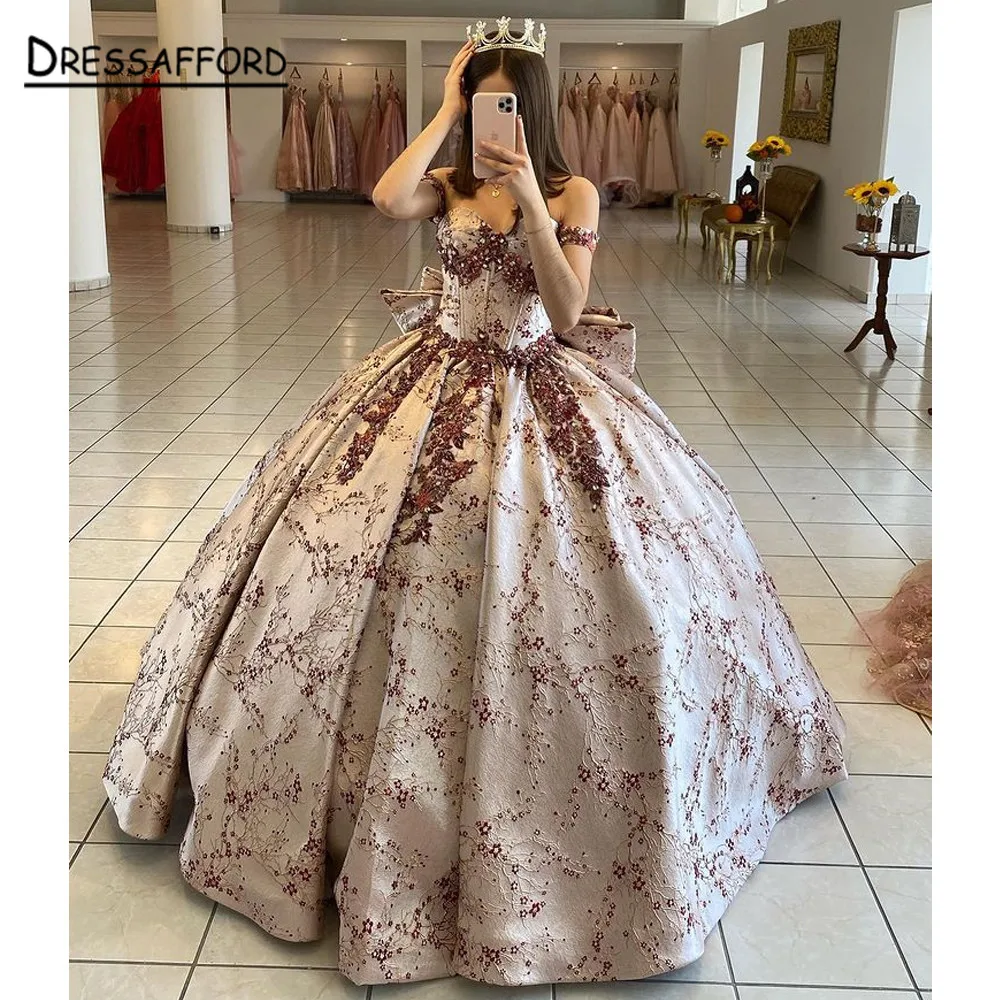 

Gorgeous Lace Quinceanera Dresses 2022 Princess Ball Gown Appliques Pageant Party Sweet 16 Dress Flowers Sleeveless