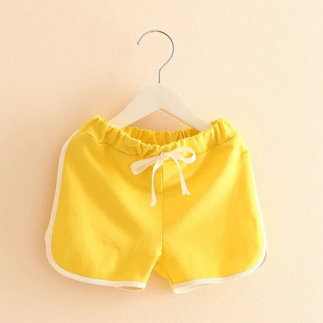 여름을 위한 편안하고 스타일리시한 어린이 의류