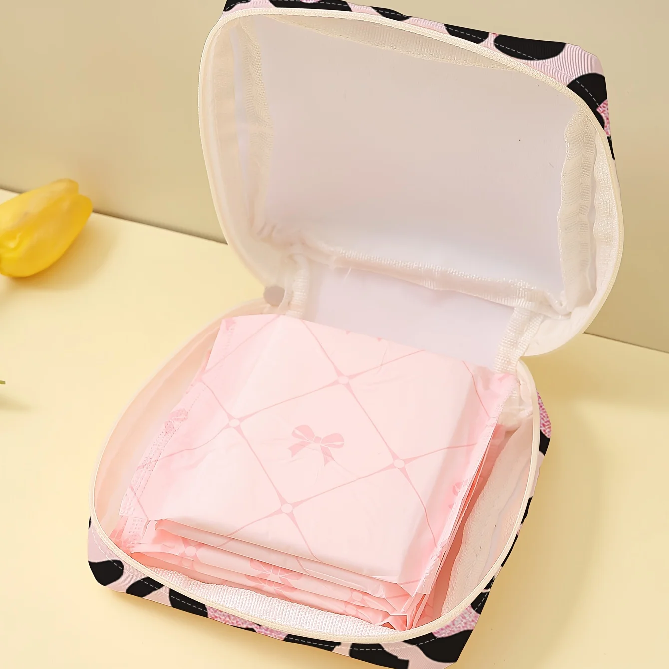 Pink leopard print printed sanitary napkin storage bag, lightweight tissue bag for women's products, and sanitary tissue bag