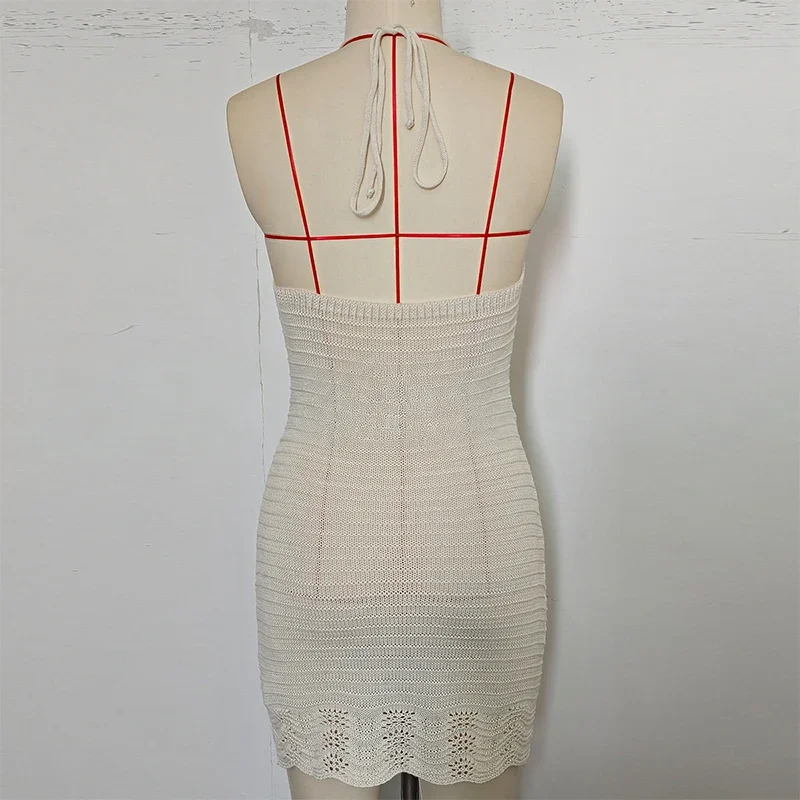 Neues Sommer-Strand-Party-Kleid für Damen: Halter-Neck-Minikleid aus Strick mit Hohlmuster, Häkel-Ausschnitten und Holzperlen – figurbetontes Bodycon-Kleid für den Sommer 2026 – Detail 2