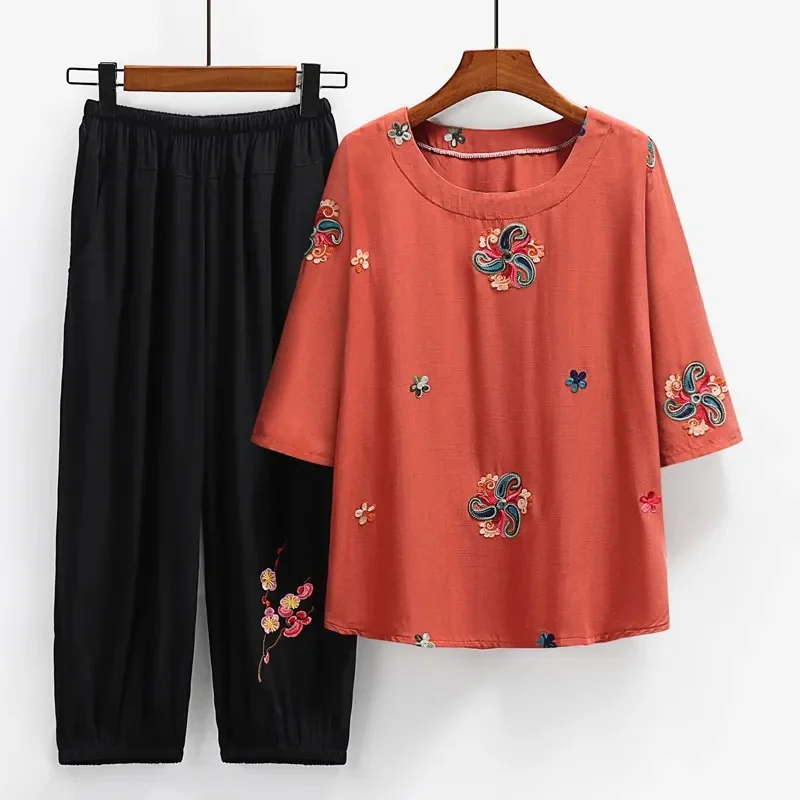 2024 Summer New Middle-aged Elderly Women's Ethnic Style Embroidery Three Quarter Sleeve T-shirt Set, Mother's Western-style Top