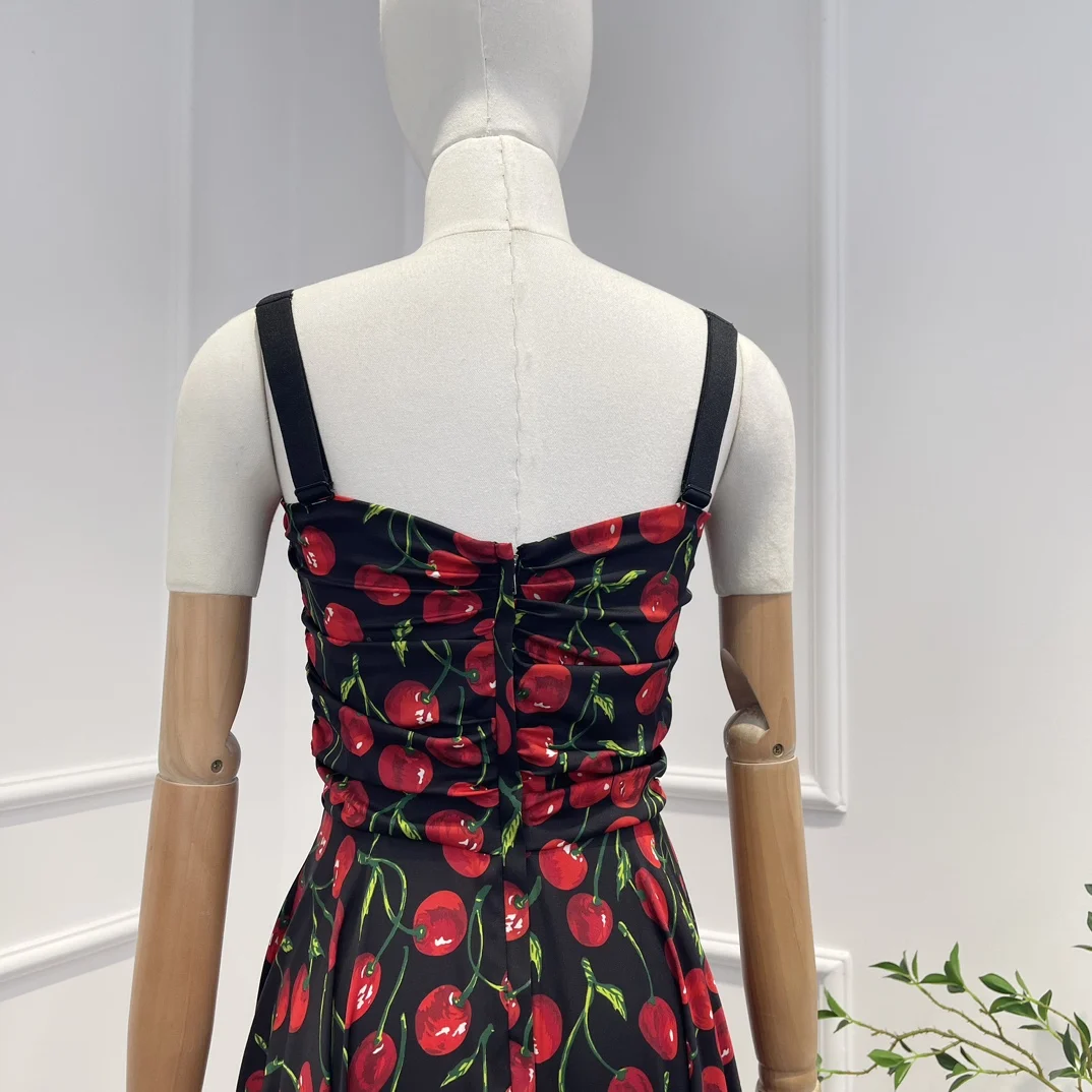 Рисунок 4 - Женское платье средней длины на бретельках