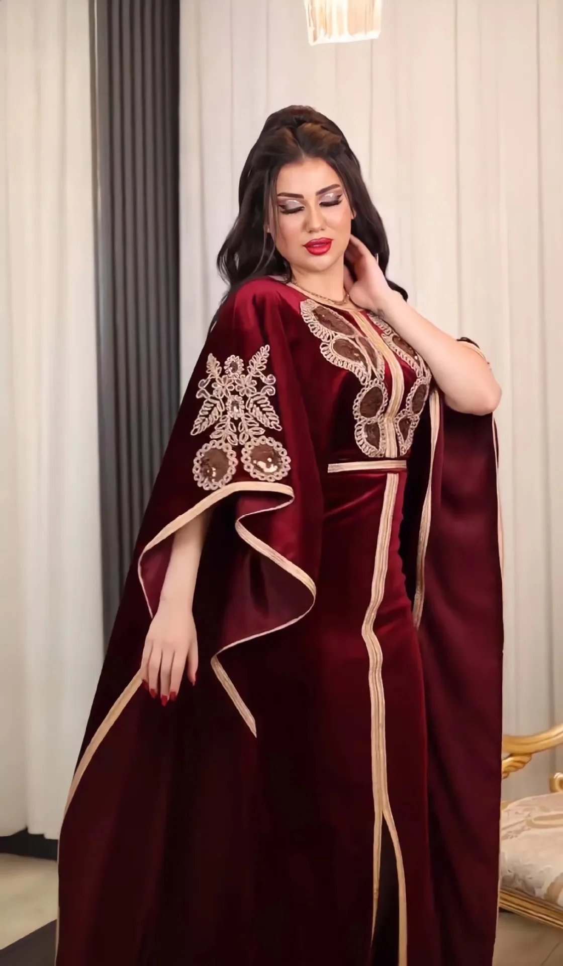 Dubai Turkey Women Abaya Velvet Long Sleeves Winter Muslim Dress Sequins Embroidered Kaftan Robe Elegant Evening Party Dresses