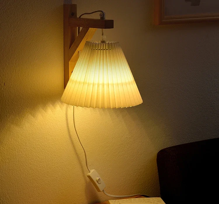

Pleated solid wood wall lamp with plug E14 Nordic simple bedroom bedside study free wiring aisle light wall lamp