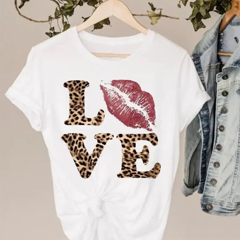 

Женская футболка с коротким рукавом, с принтом в виде сердечек