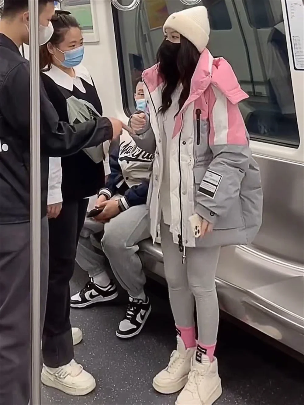 Contrast Colored Hooded Down Jacket for Women's Winter New Mid Length Fashionable Warm Jacket 2023