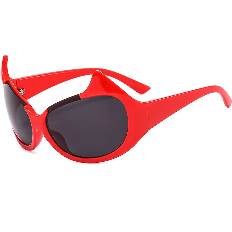 Summer must-haves: Oval sunglasses | Specsavers IE