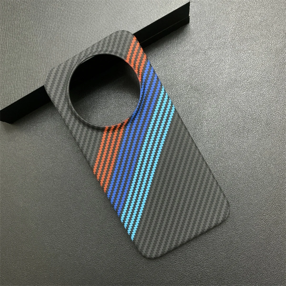 Sleek Carbon Fiber Kevlar Pattern Phone Case - Slim Frameless Cooling Design