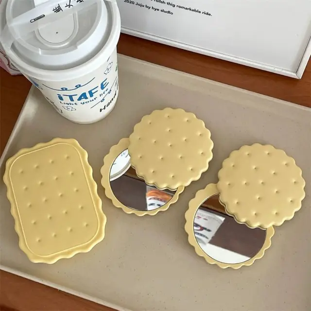 Mini miroir de poche en forme de biscuit au fromage, portable, pliable, pour maquillage, pour voyage, style dessin animé mignon, 03 utilisation 1