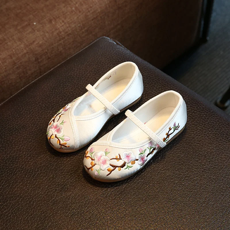 Chinese Style Kids Embroidery Cloth Dance Loafers