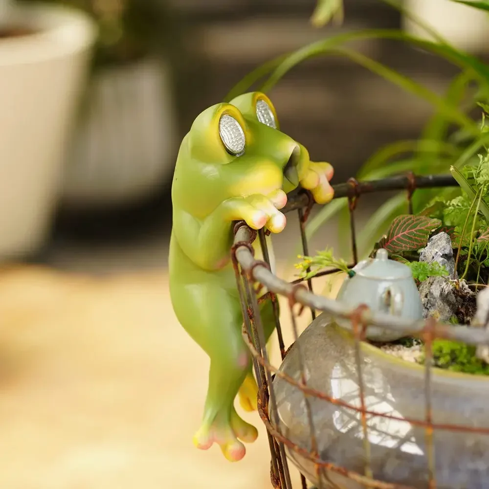 

Vilead Frog Figurines with Solar LED Fence Window Tree Garden Decoration Accessories Outdoor Patio Yard Porch Animal Scuplture