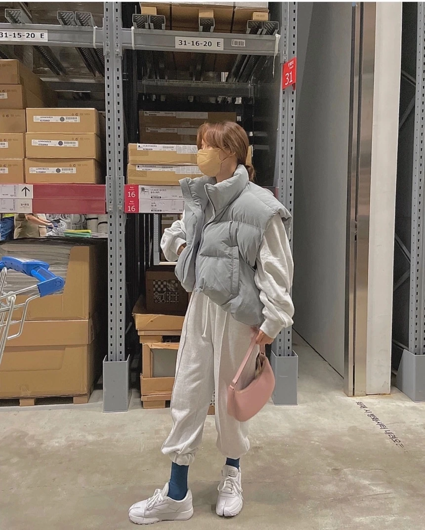 

Женский однотонный жилет с воротником-стойкой и хлопковой подкладкой