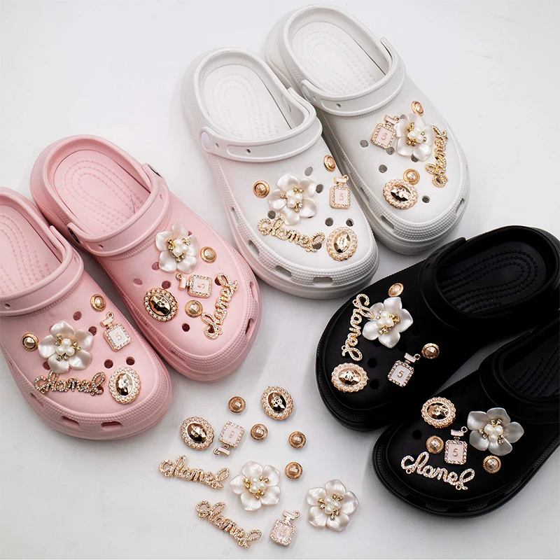 1 Set Jibz Crocs Charms Designer Bling Luxury Flower Perfume Accessories  Decorations For Croc Golden Pearl Rhinestone Shoes New - Shoe Decorations -  AliExpress