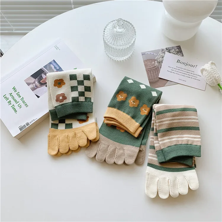 1 Paar Damen-Socken mit fünf Zehen und geteilten Zehen, bunte Tulpenblumen, weiche Baumwolle, Mädchen-Fünf-Finger-Mittelrohrsocken, Outdoor-Sportsocken – Detail 17