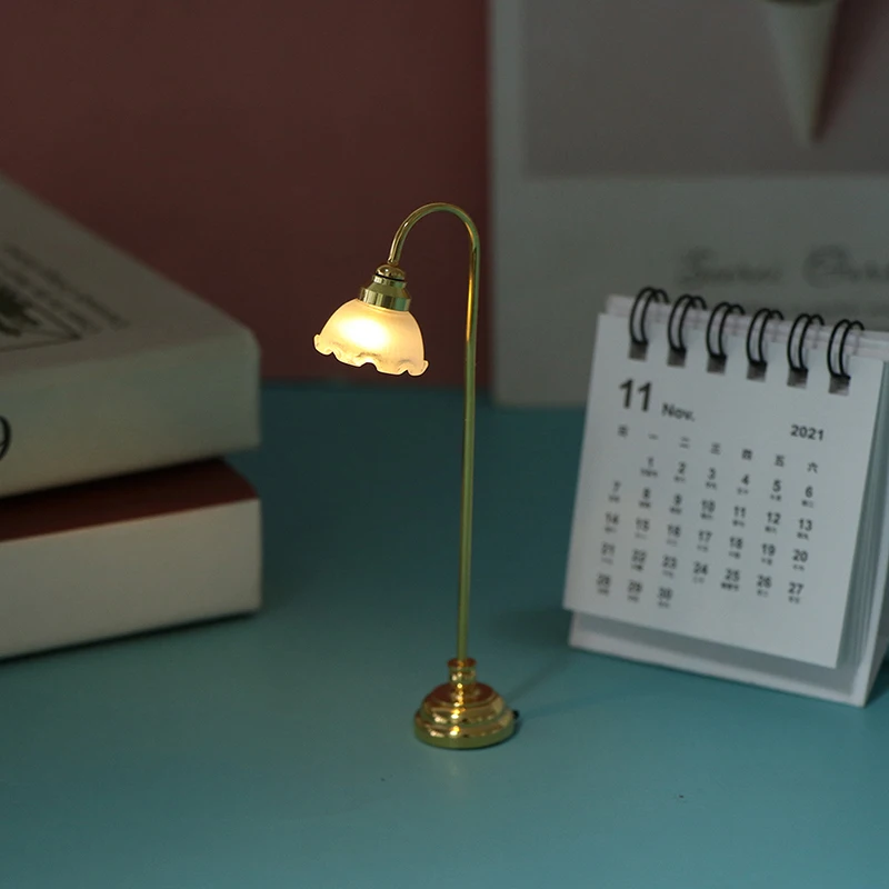

1:12 Dollhouse Miniature Flower Cover Floor Lamp LED Battery Light Furniture Toy