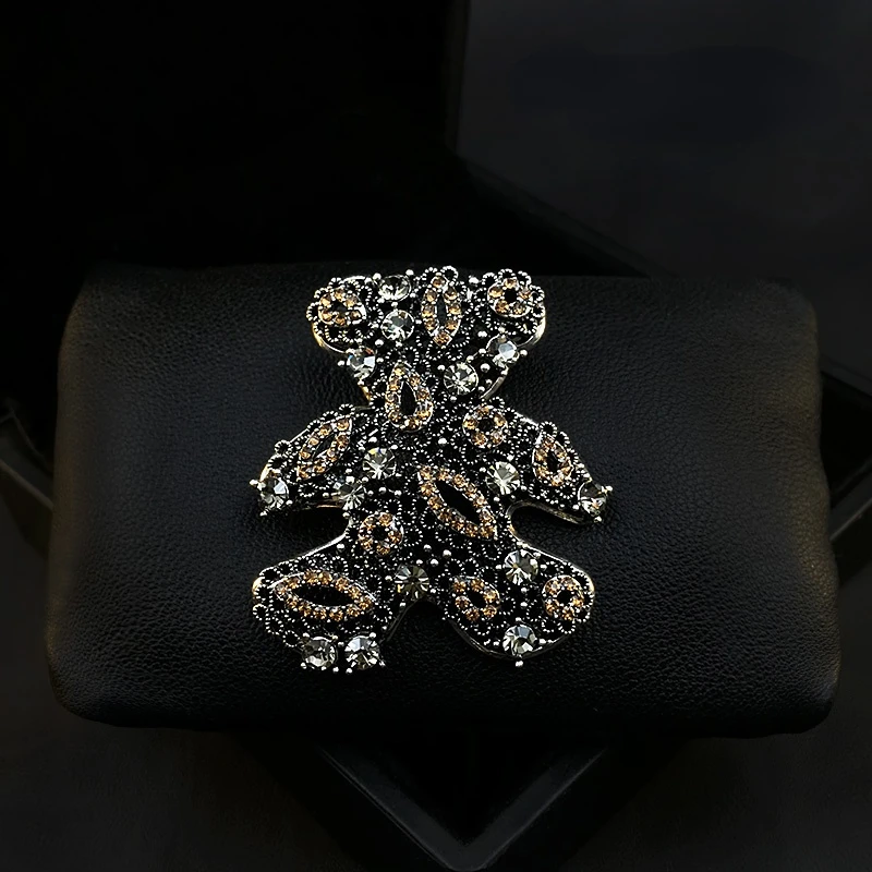 High-end Vintage Bear Cartoon Brooch for Women Suit Exquisite Luxury Brooch Personality Rhinestone Jewelry Accessories Pin Gifts