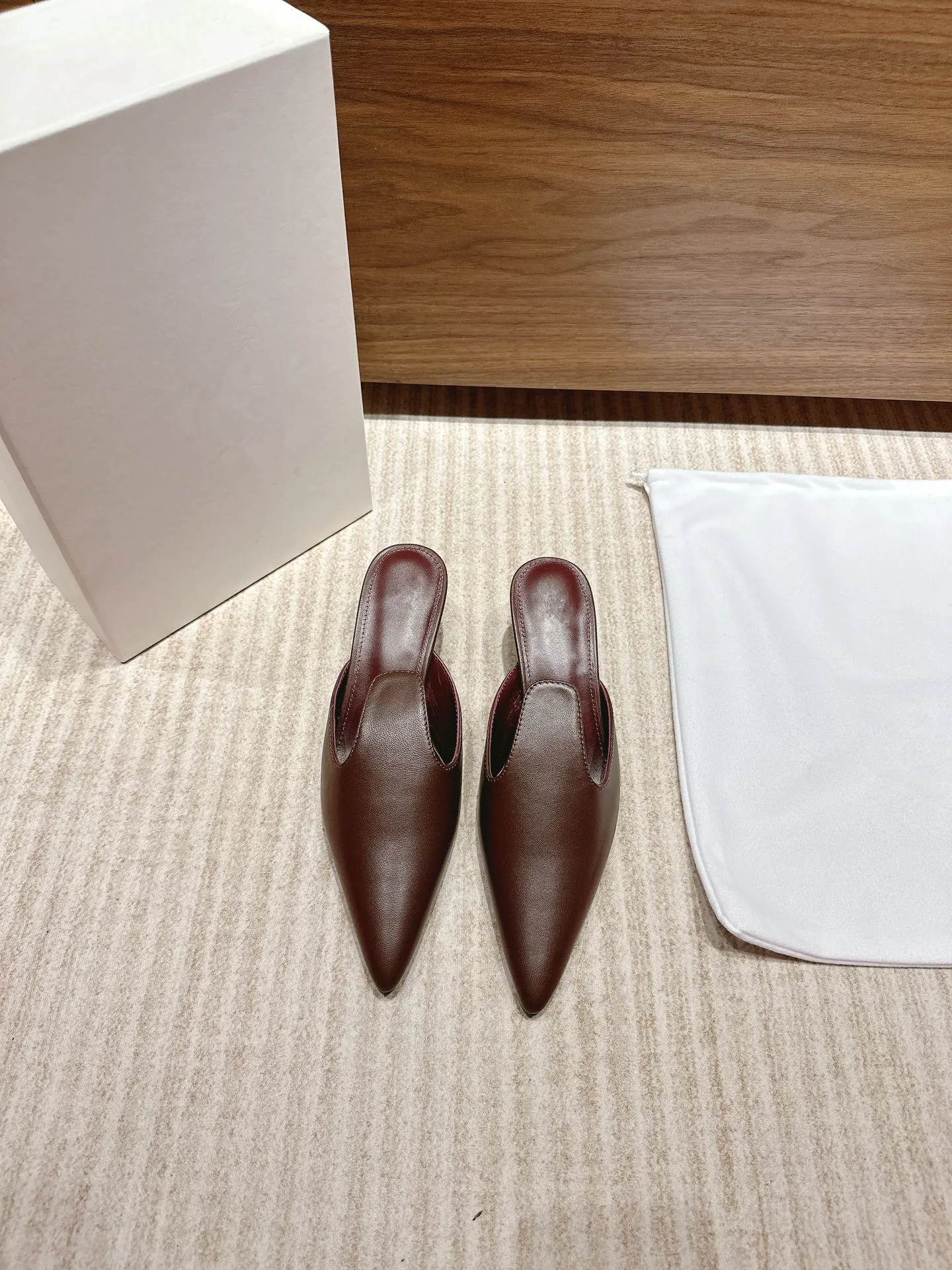 

Summer Slippers Women Luxury Outdoor Female Sandals Comfortable and casual Trend Brand Design Slides Shoes for Woman Pointed