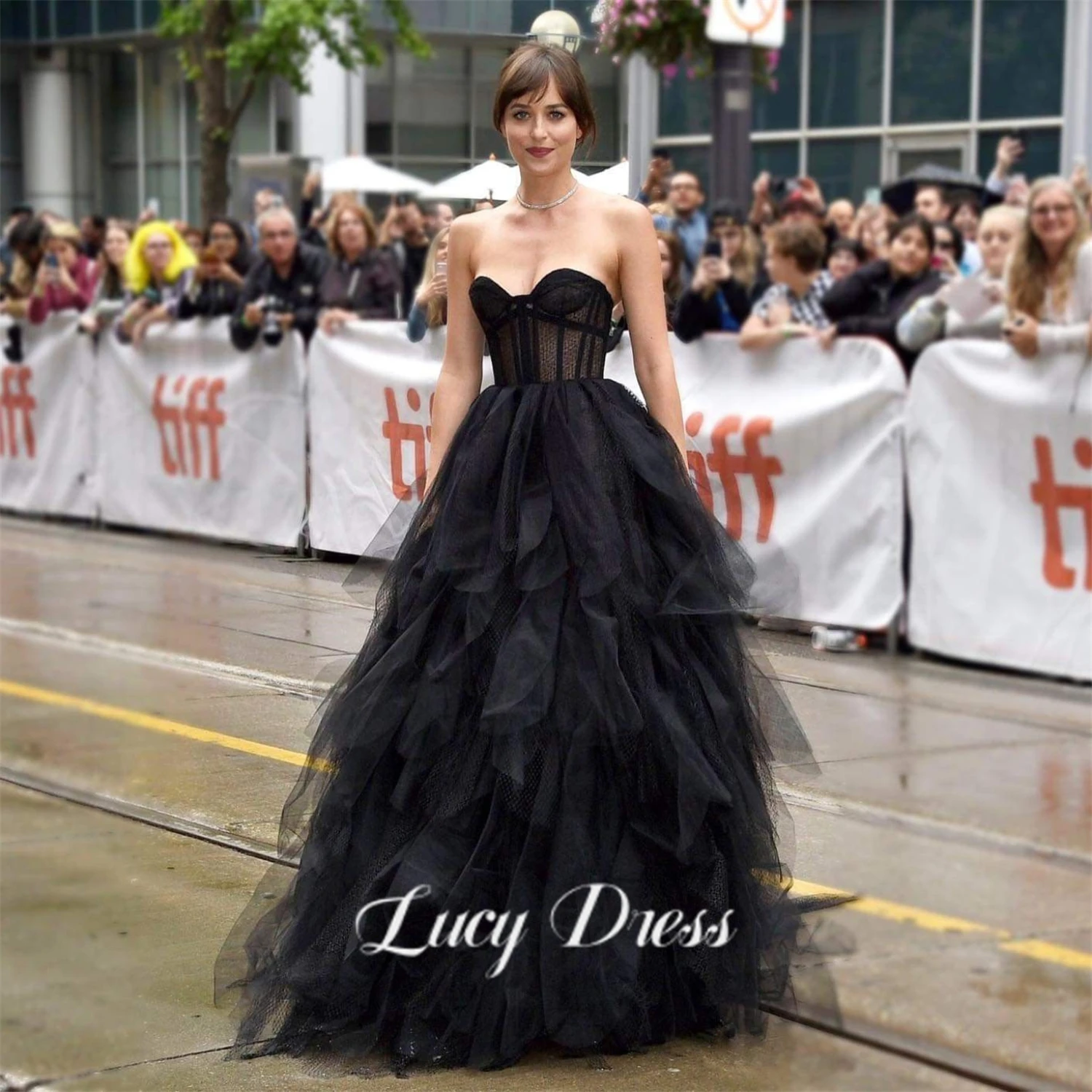 

Lucy Black Ruffles Tulle Celebrity Dresses Sweetheart Illusion Corset A-Line Long Evening Dresses Red Carpet Formal Gowns