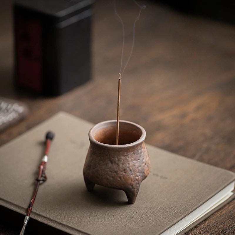 Three-legged small incense burner, retro incense insert, aromatherapy device, kung fu tea set accessories, incense holder