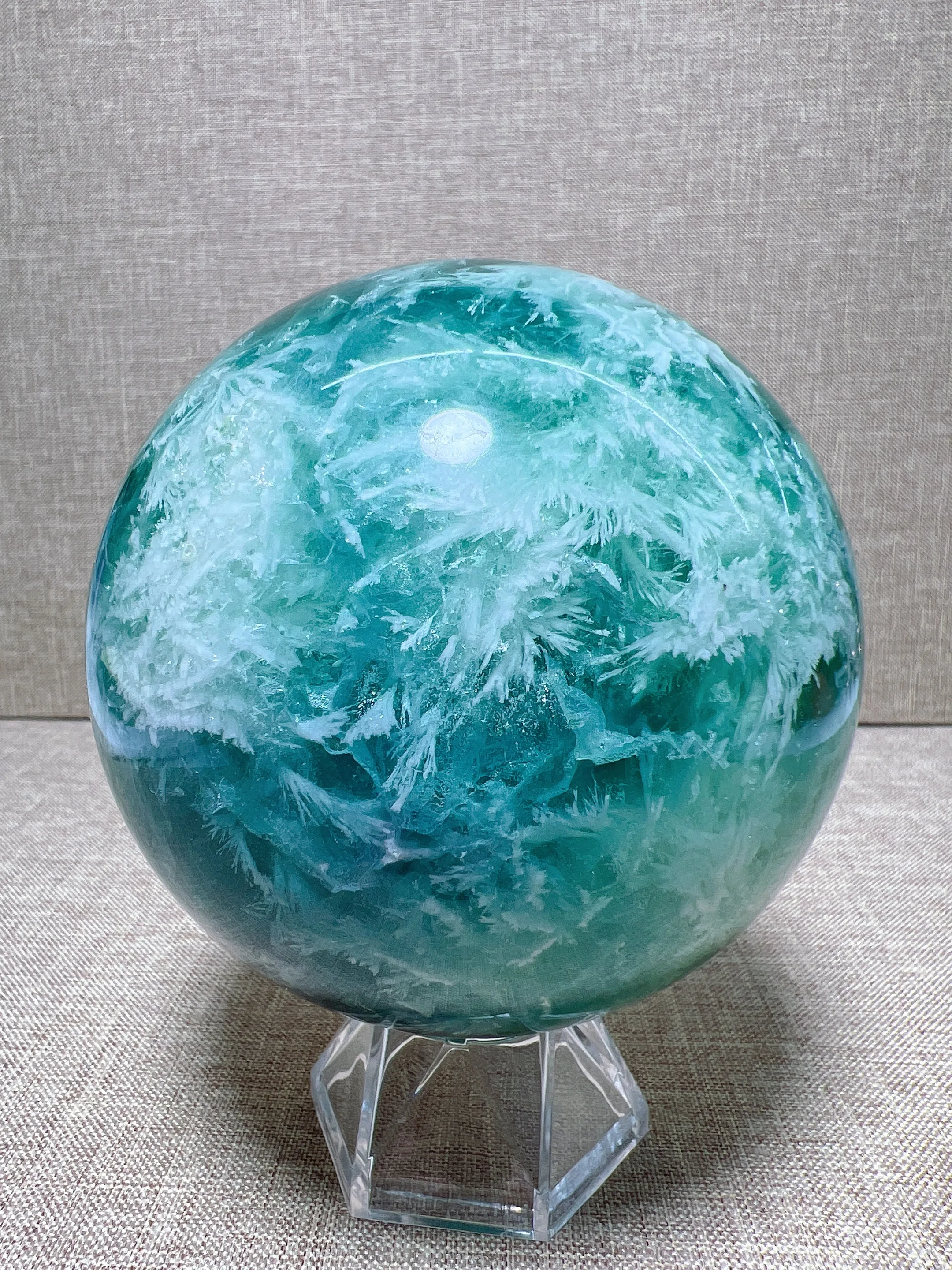 

Natural Snowflake Fluorite Sphere With Druzy Free Form, Carving Reiki Healing Stone Home Decoration Exquisite Gift